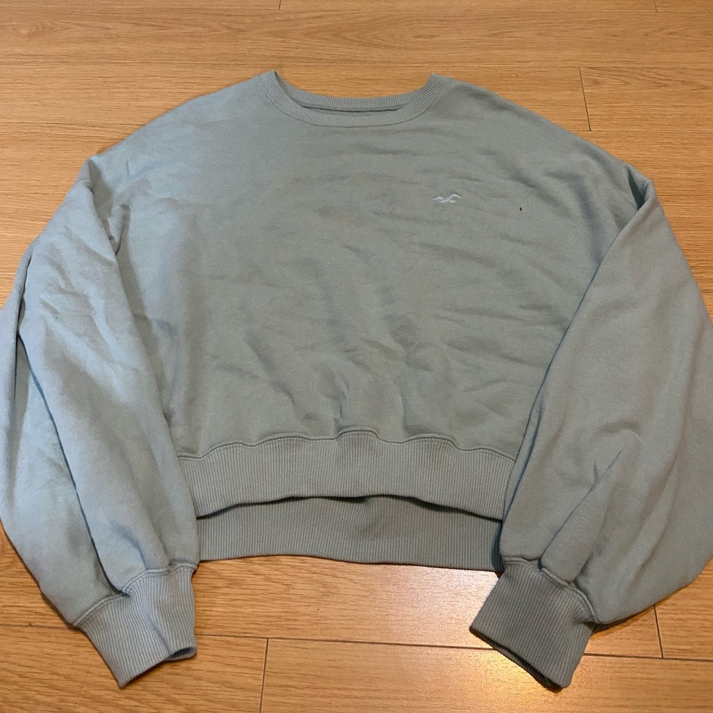 Hollister Puffed Sleeve Cropped Crewneck